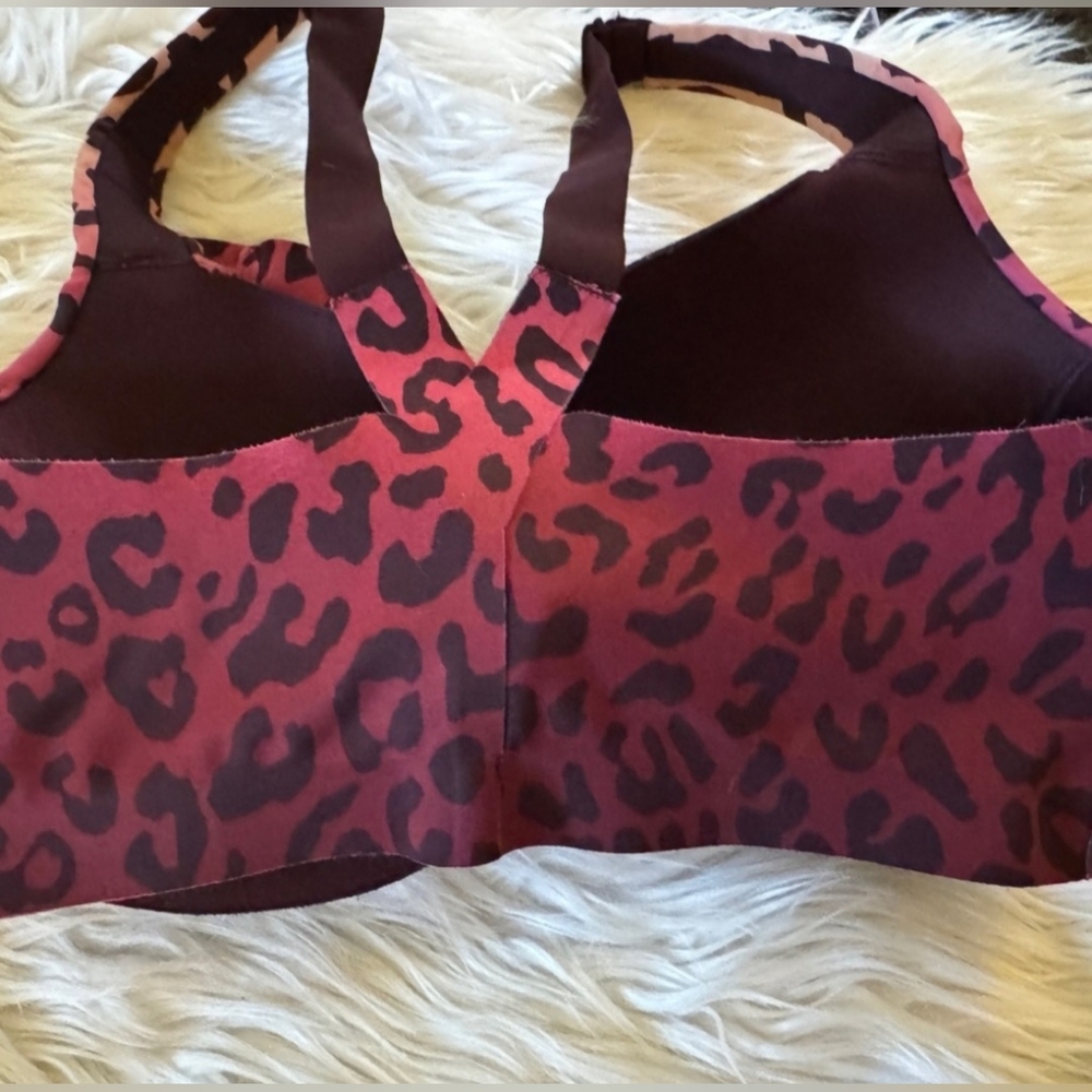 Victoria's Secret Incredible Knockout Ultra Max Front-Close Sports Bra 34DDD - Picture 2 of 4